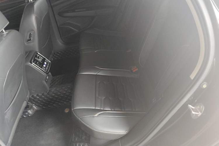 Used Volkswagen Passat 2020 Facelift 330TSI Elite Edition China VI Standard Left Rear Seat