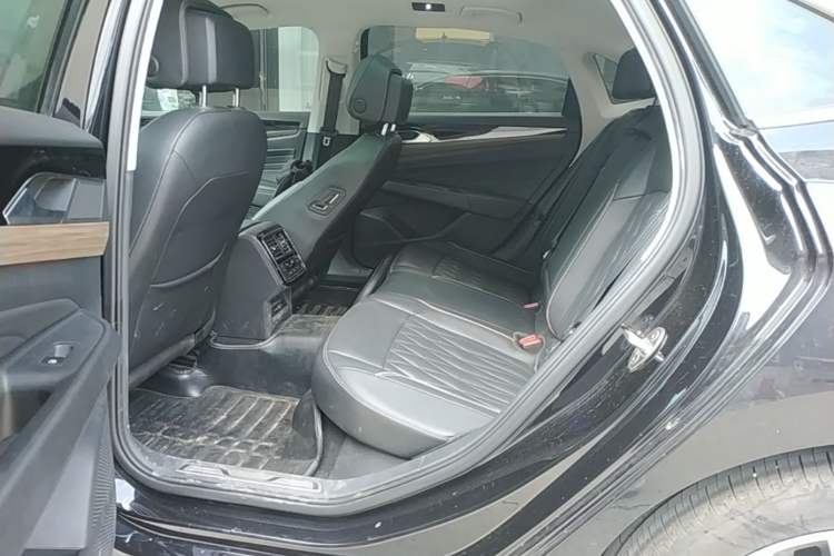 Used Volkswagen Passat 2020 Revised Version 330TSI Luxury Edition China VI Standard Left Rear Seat