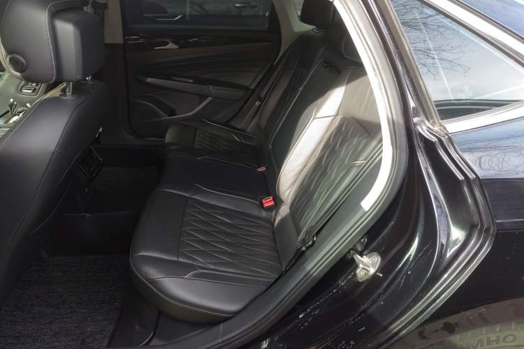 Used Volkswagen Passat 2020 Revised Version 330TSI Luxury Edition China VI Standard Left Rear Seat
