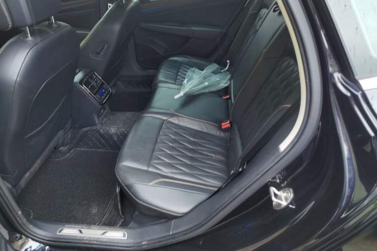 Used Volkswagen Passat 2020 Revised Version 330TSI Luxury Edition China VI Standard Left Rear Seat