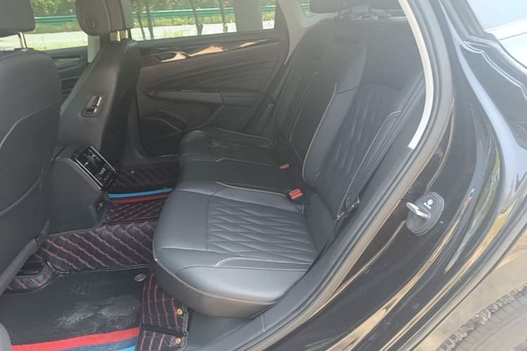 Used Volkswagen Passat 2020 330TSI Luxury Edition China VI Left Rear Seat