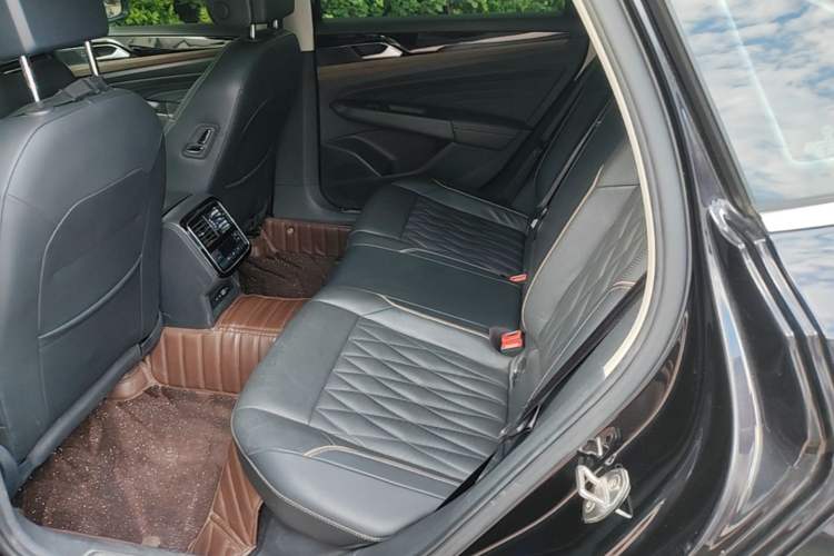 Used Volkswagen Passat 2020 Revised Version 330TSI Luxury Edition China VI Standard Left Rear Seat