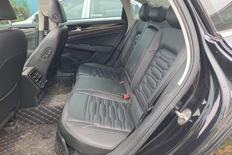 Used Volkswagen Passat 2020 330TSI Elite Edition China VI Left Rear Seat