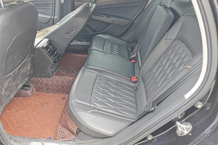 Used Volkswagen Passat 2020 Revised Version 330TSI Luxury Edition China VI Standard Left Rear Seat