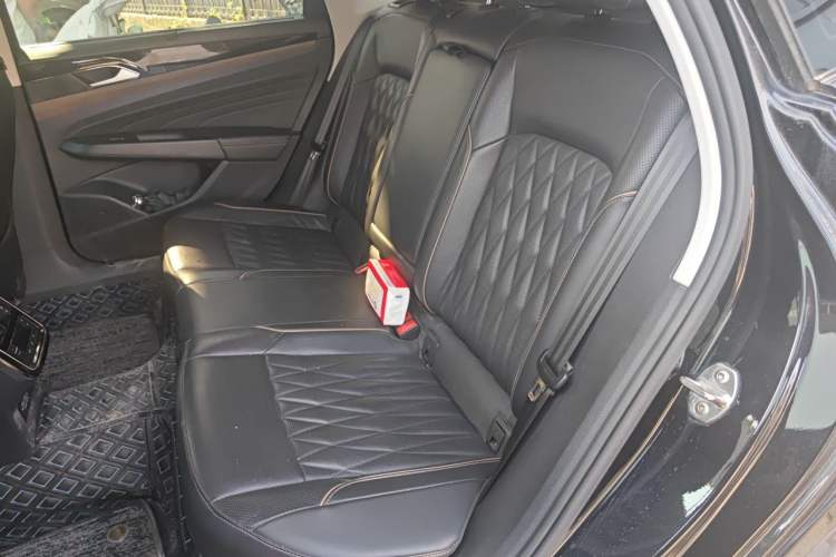 Used Volkswagen Passat 2020 Revised Version 330TSI Luxury Edition China VI Standard Left Rear Seat