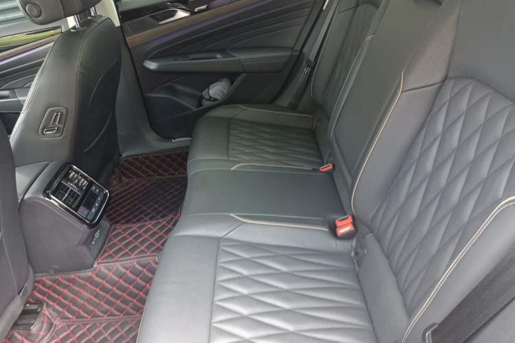 Used Volkswagen Passat 2020 330TSI Luxury Edition China VI Left Rear Seat