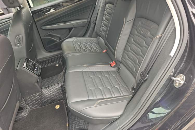 Used Volkswagen Passat 2020 330TSI Elite Edition China VI Left Rear Seat