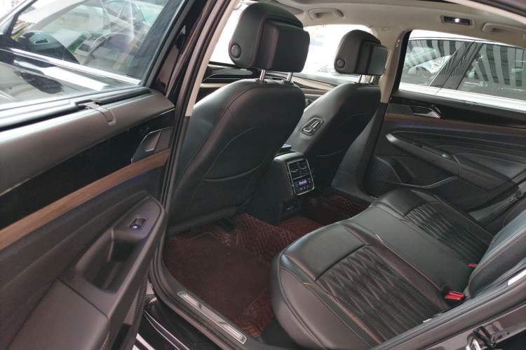Used Volkswagen Passat 2020 330TSI Luxury Edition China VI Left Rear Seat