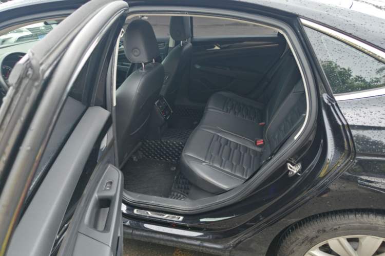 Used Volkswagen Passat 2020 Facelift 330TSI Elite Edition China VI Standard Left Rear Seat