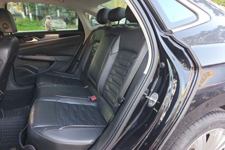 Used Volkswagen Passat 2020 330TSI Elite Edition China VI Left Rear Seat