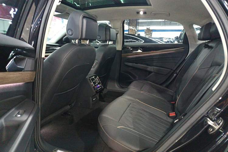 Used Volkswagen Passat 2020 Revised Version 330TSI Luxury Edition China VI Standard Left Rear Seat