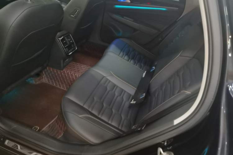 Used Volkswagen Passat 2020 Facelift 330TSI Elite Edition China VI Standard Left Rear Seat