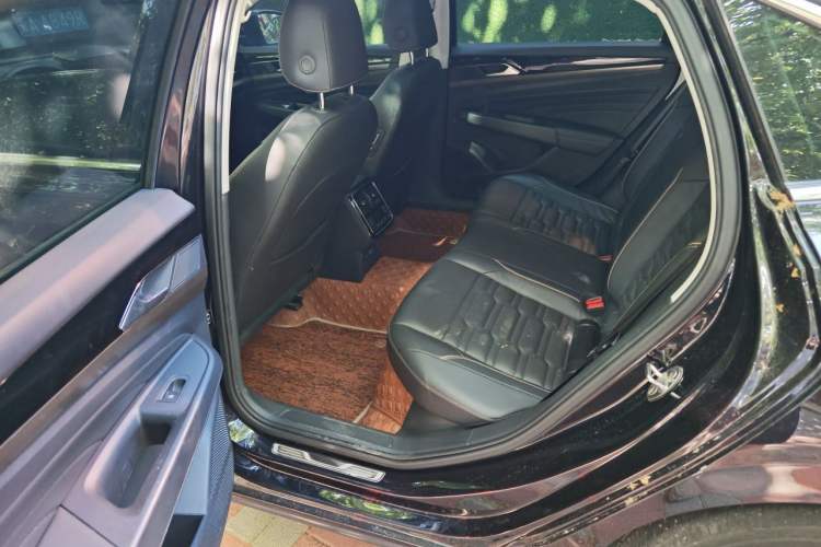 Used Volkswagen Passat 2020 330TSI Elite Edition China VI Left Rear Seat