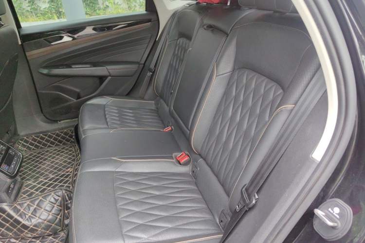 Used Volkswagen Passat 2020 330TSI Luxury Edition China VI Left Rear Seat
