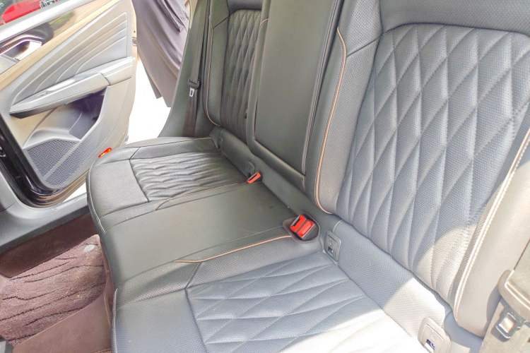 Used Volkswagen Passat 2020 Revised Version 330TSI Luxury Edition China VI Standard Left Rear Seat