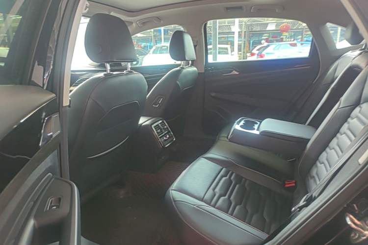 Used Volkswagen Passat 2020 330TSI Elite Edition China VI Left Rear Seat