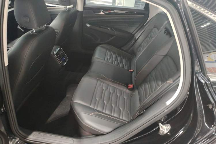 Used Volkswagen Passat 2020 330TSI Elite Edition China VI Left Rear Seat