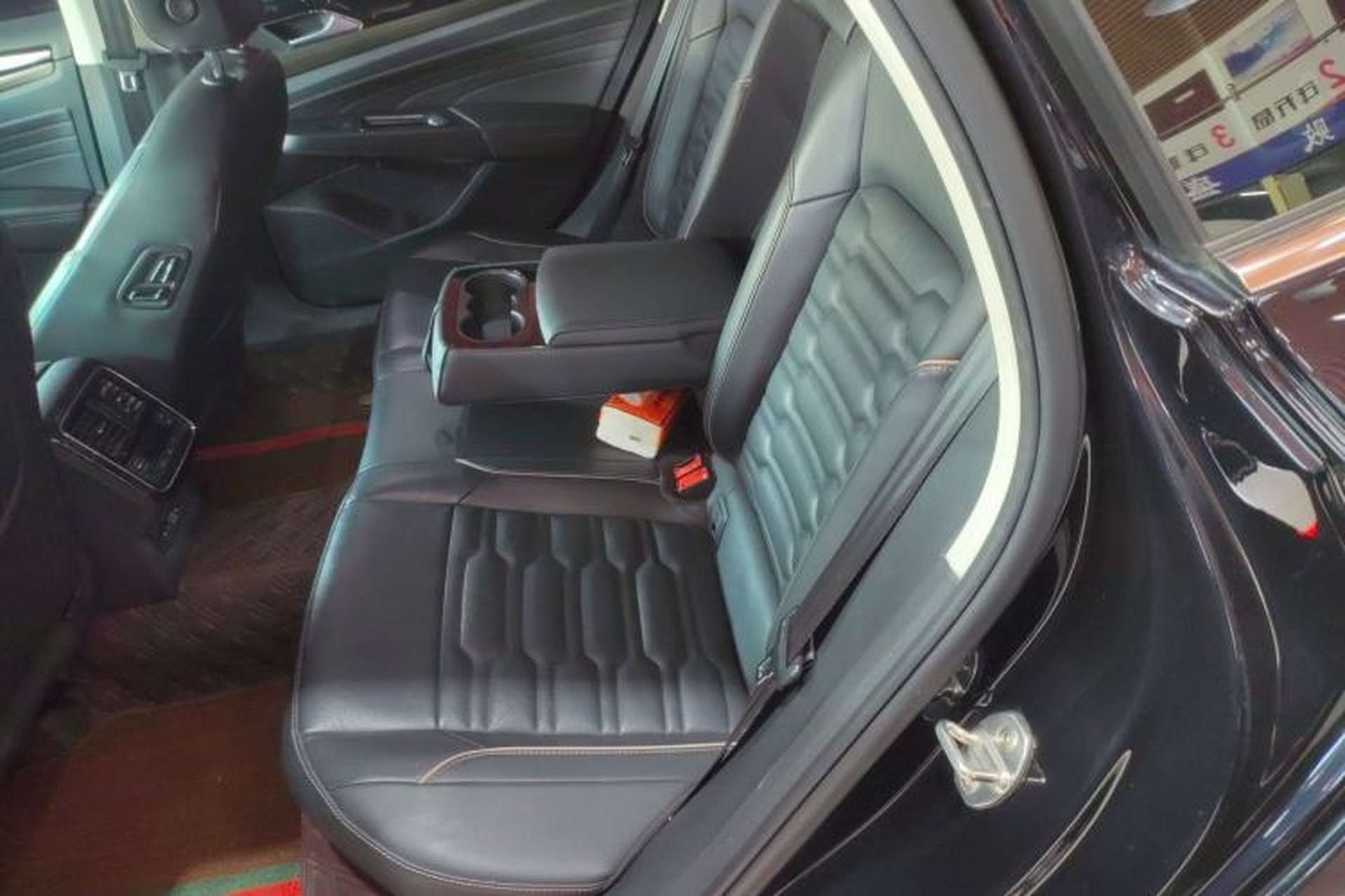 Used Volkswagen Passat 2020 Facelift 330TSI Elite Edition China VI Standard Left Rear Seat