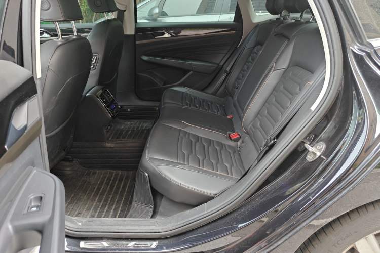 Used Volkswagen Passat 2020 330TSI Elite Edition China VI Left Rear Seat