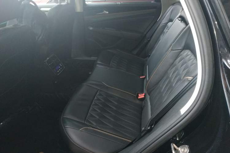 Used Volkswagen Passat 2020 330TSI Luxury Edition China VI Left Rear Seat