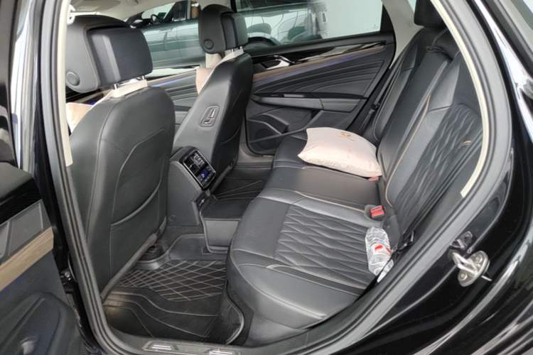 Used Volkswagen Passat 2020 Revised Version 330TSI Luxury Edition China VI Standard Left Rear Seat