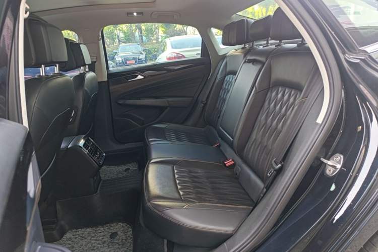 Used Volkswagen Passat 2020 330TSI Luxury Edition China VI Left Rear Seat