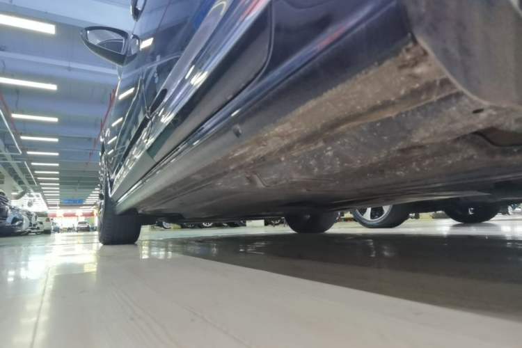 Used Volkswagen Passat 2020 Facelift 330TSI Elite Edition China VI Standard Left Side Sill