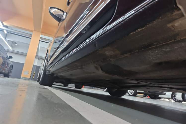 Used Volkswagen Passat 2020 Facelift 330TSI Elite Edition China VI Standard Left Side Sill