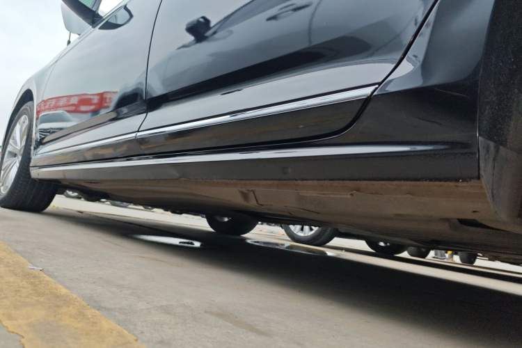 Used Volkswagen Passat 2020 330TSI Elite Edition China VI Left Side Sill