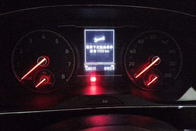 Used Volkswagen Passat 2020 330TSI Elite Edition China VI Odometer Close Up