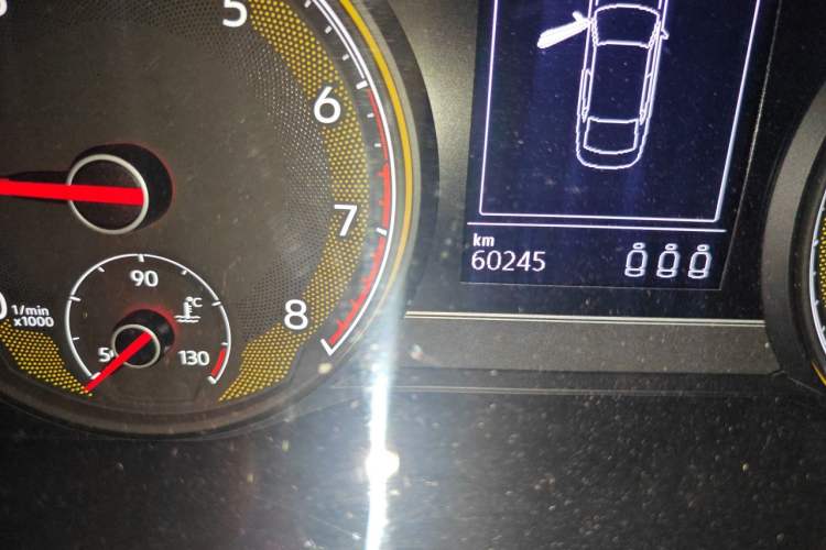 Used Volkswagen Passat 2020 330TSI Elite Edition China VI Odometer Close Up