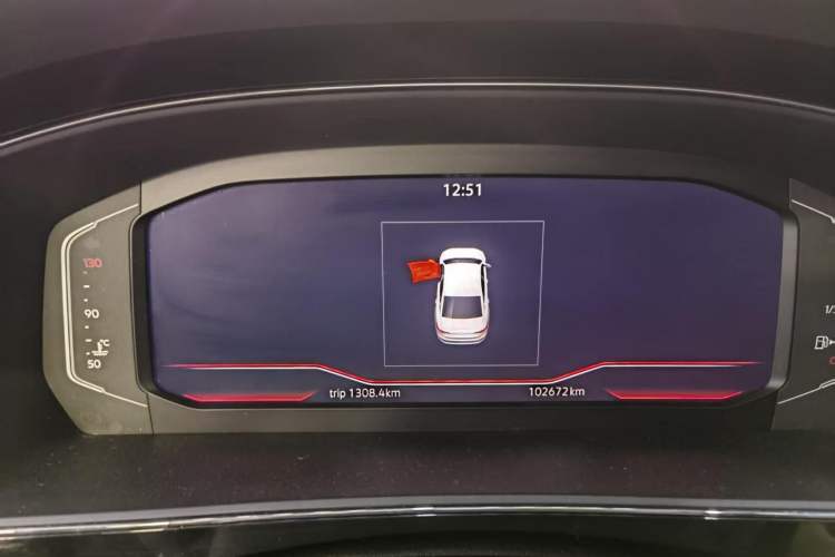 Used Volkswagen Passat 2020 Revised Version 330TSI Luxury Edition China VI Standard Odometer Close Up