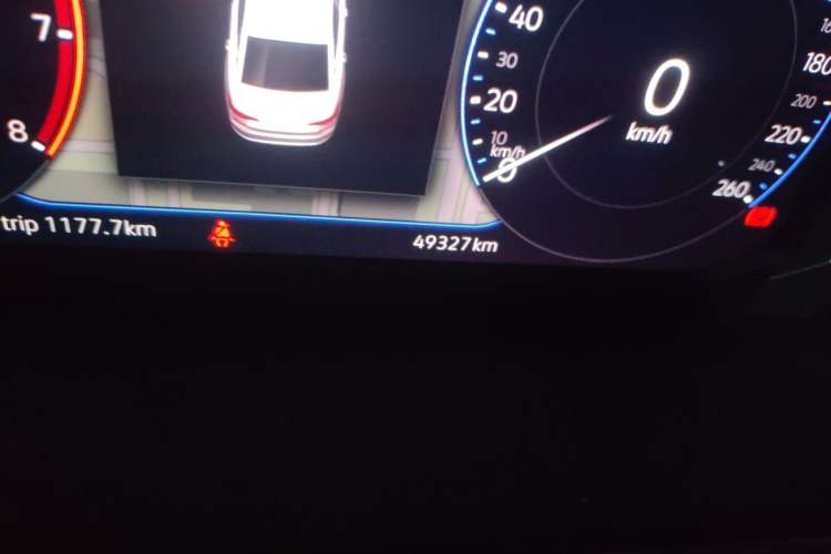 Used Volkswagen Passat 2020 330TSI Luxury Edition China VI Odometer Close Up