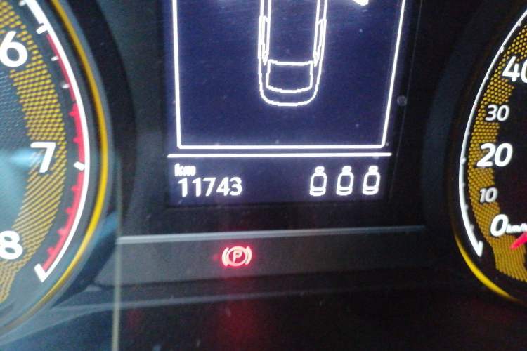 Used Volkswagen Passat 2020 Facelift 330TSI Elite Edition China VI Standard Odometer Close Up