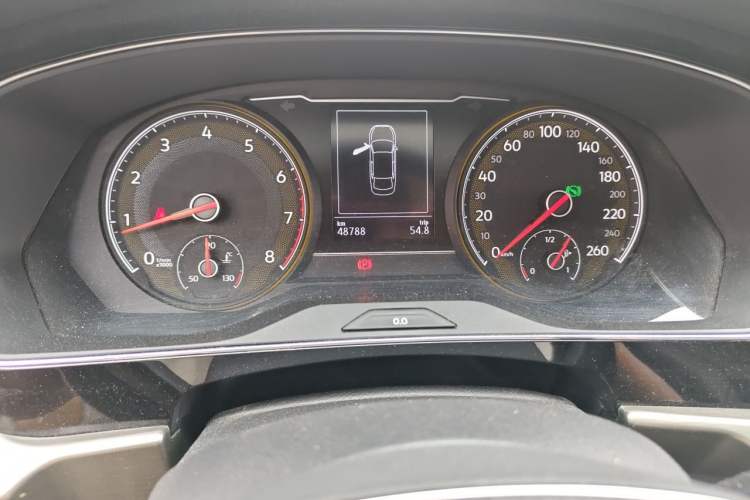 Used Volkswagen Passat 2020 330TSI Elite Edition China VI Odometer Close Up