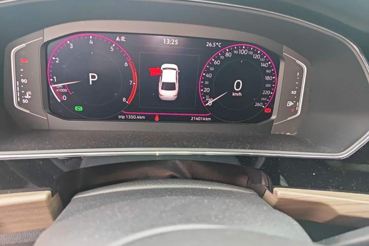 Used Volkswagen Passat 2020 Revised Version 330TSI Luxury Edition China VI Standard Odometer Close Up