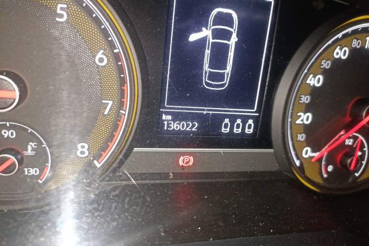 Used Volkswagen Passat 2020 330TSI Elite Edition China VI Odometer Close Up