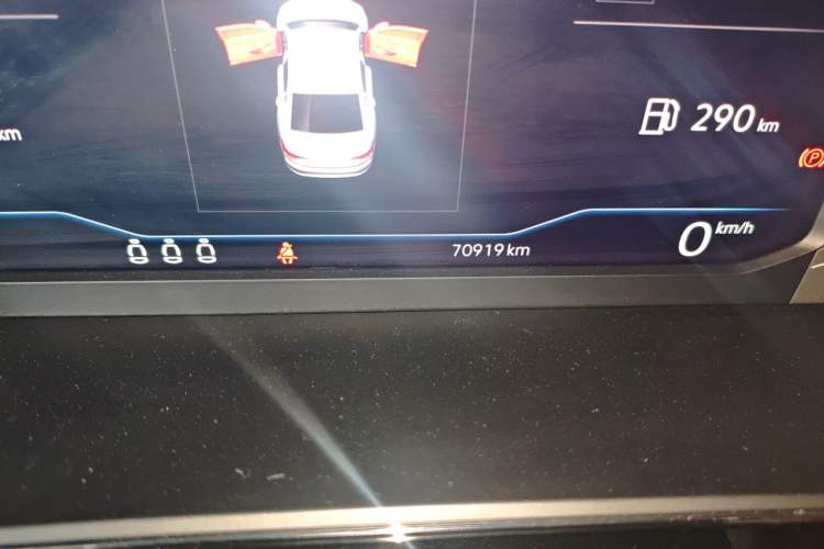Used Volkswagen Passat 2020 330TSI Luxury Edition China VI Odometer Close Up