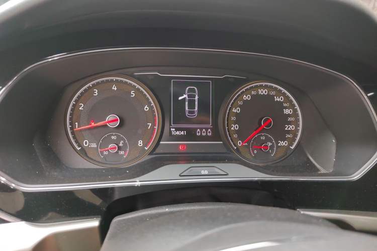 Used Volkswagen Passat 2020 330TSI Elite Edition China VI Odometer Close Up