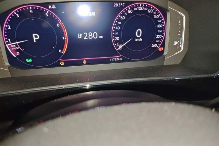 Used Volkswagen Passat 2020 330TSI Luxury Edition China VI Odometer Close Up