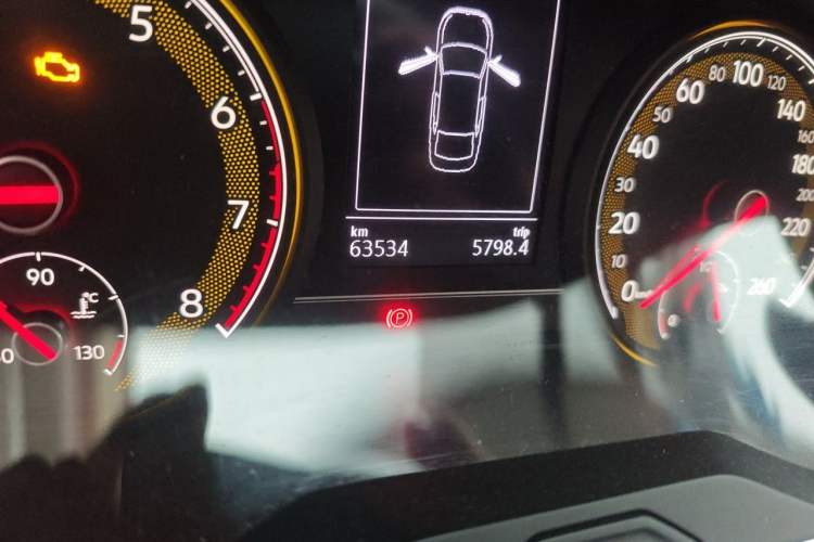 Used Volkswagen Passat 2020 280TSI Business Edition China VI Standard Odometer Close Up