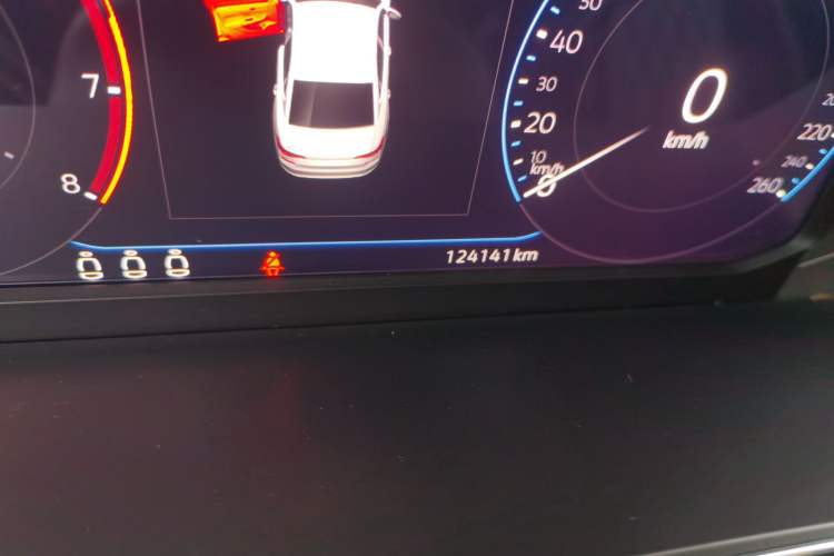 Used Volkswagen Passat 2020 Revised Version 330TSI Luxury Edition China VI Standard Odometer Close Up