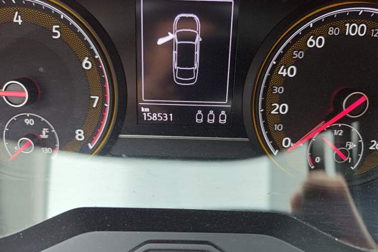 Used Volkswagen Passat 2020 330TSI Elite Edition China VI Odometer Close Up