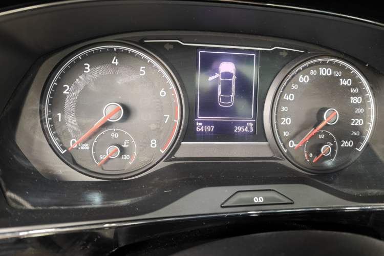 Used Volkswagen Passat 2020 330TSI Elite Edition China VI Odometer Close Up