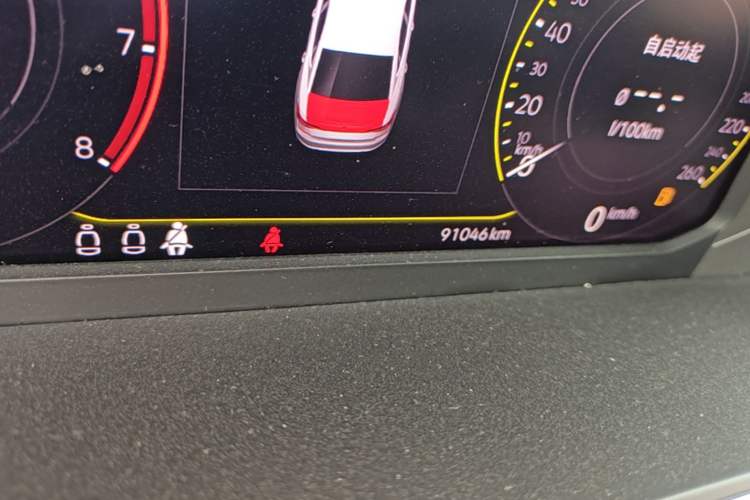 Used Volkswagen Passat 2020 Revised Version 330TSI Luxury Edition China VI Standard Odometer Close Up