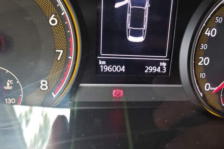 Used Volkswagen Passat 2020 330TSI Elite Edition China VI Odometer Close Up
