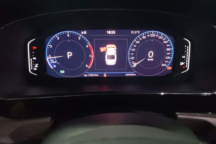Used Volkswagen Passat 2020 Revised Version 330TSI Luxury Edition China VI Standard Odometer Close Up