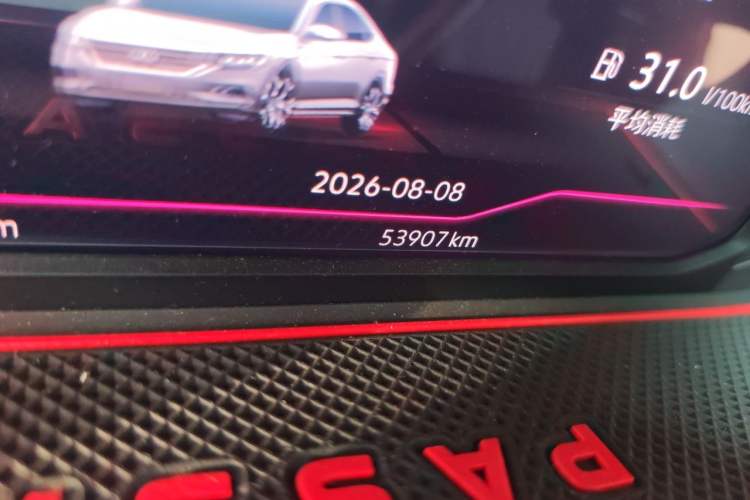 Used Volkswagen Passat 2020 Revised Version 330TSI Luxury Edition China VI Standard Odometer Close Up