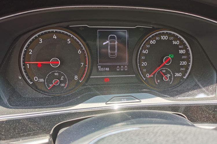 Used Volkswagen Passat 2020 330TSI Elite Edition China VI Odometer Close Up