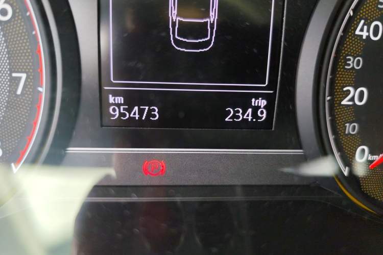 Used Volkswagen Passat 2020 330TSI Elite Edition China VI Odometer Close Up